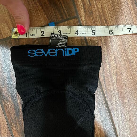 7iDP Sam Hill Lite Elbow Pads - Medium - Picture 5 of 6